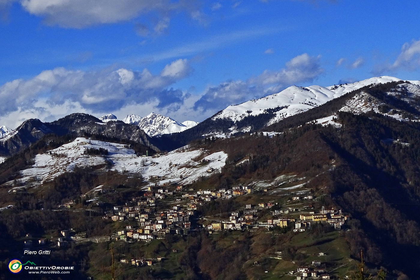 11 Dalla Forcella vista su Dossena e Monte Vaccareggio.JPG -                                